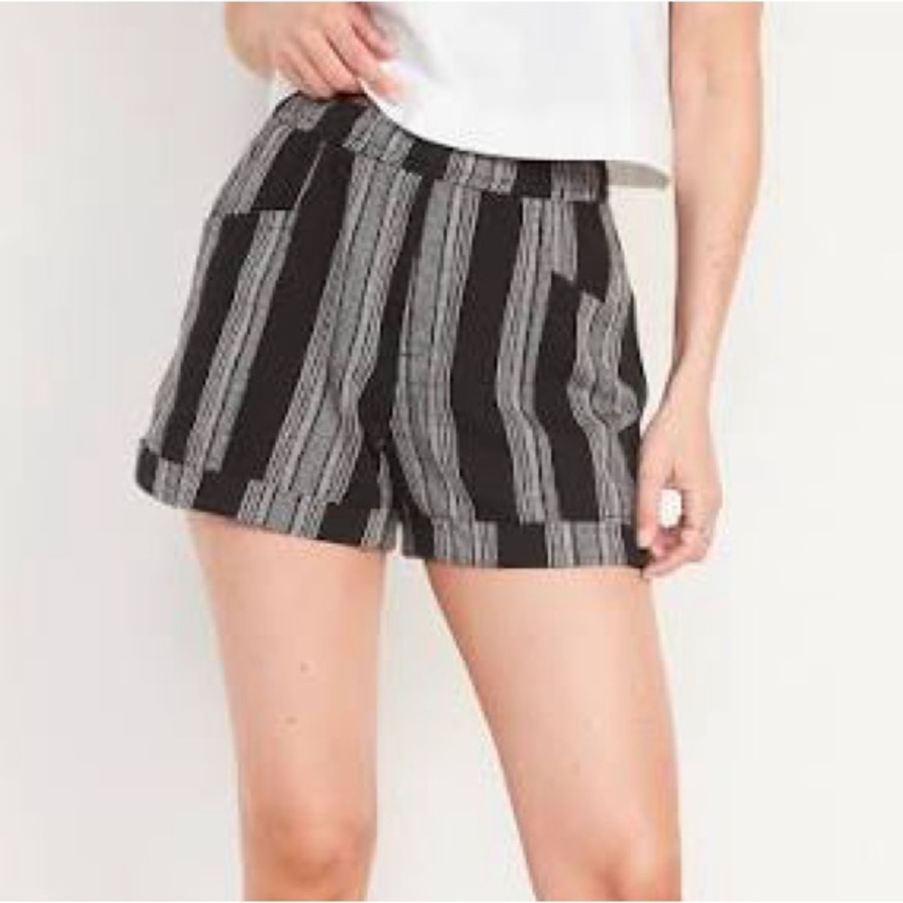 NEW✨ Old Navy Women's Linen Blend Striped  Shorts - Black and White